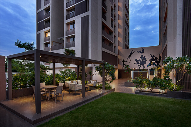 3bhk flat with party lawn