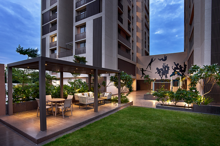 3bhk flat with party lawn